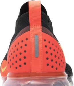 ナイキ エア ヴェイパーマックス 2 ブラックレーザーオレンジ 942842-005 Sizing ナイキ エア ヴェイパーマックス 2 ブラックレーザーオレンジ 942842-005