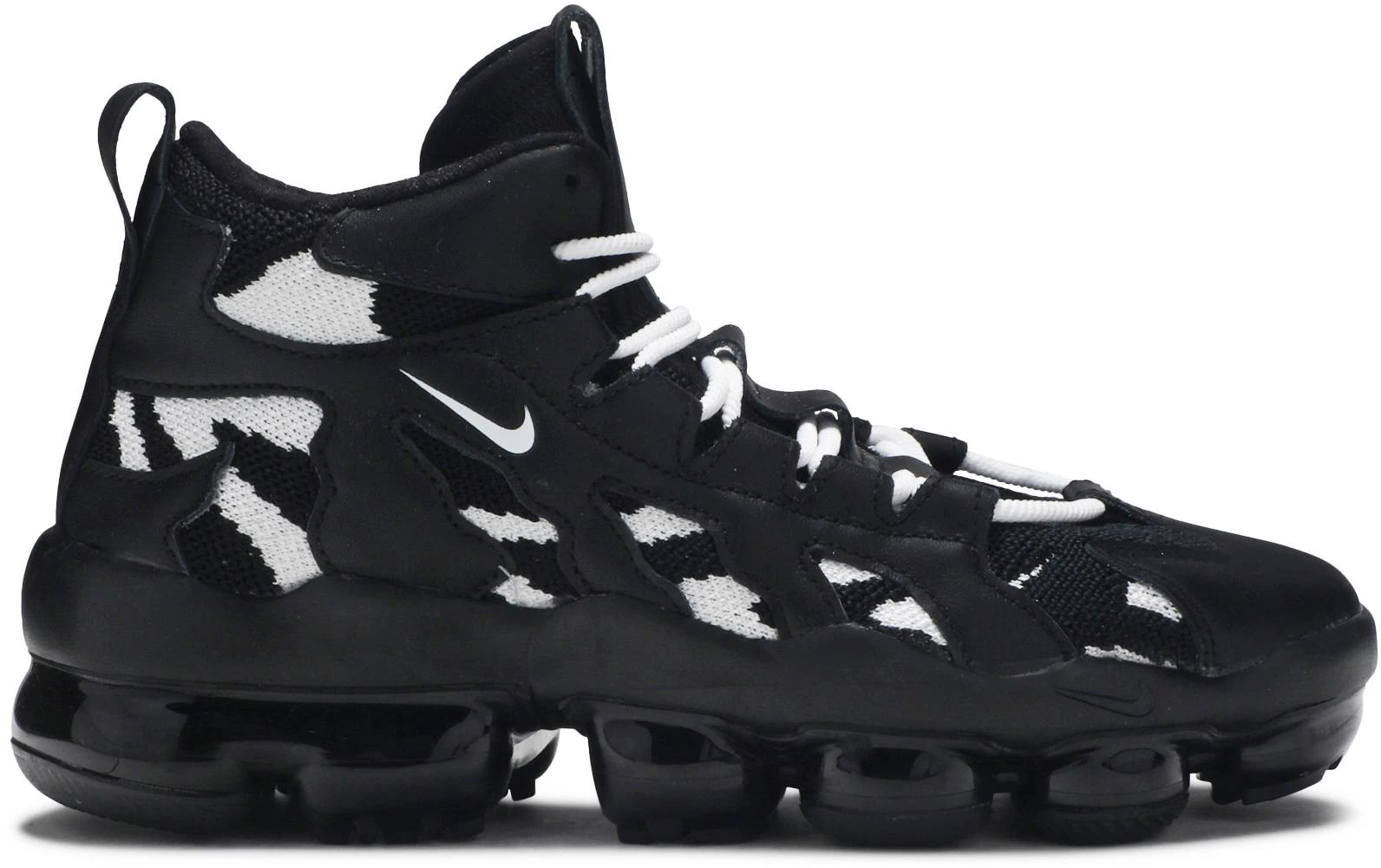 New vapormax black and best sale white