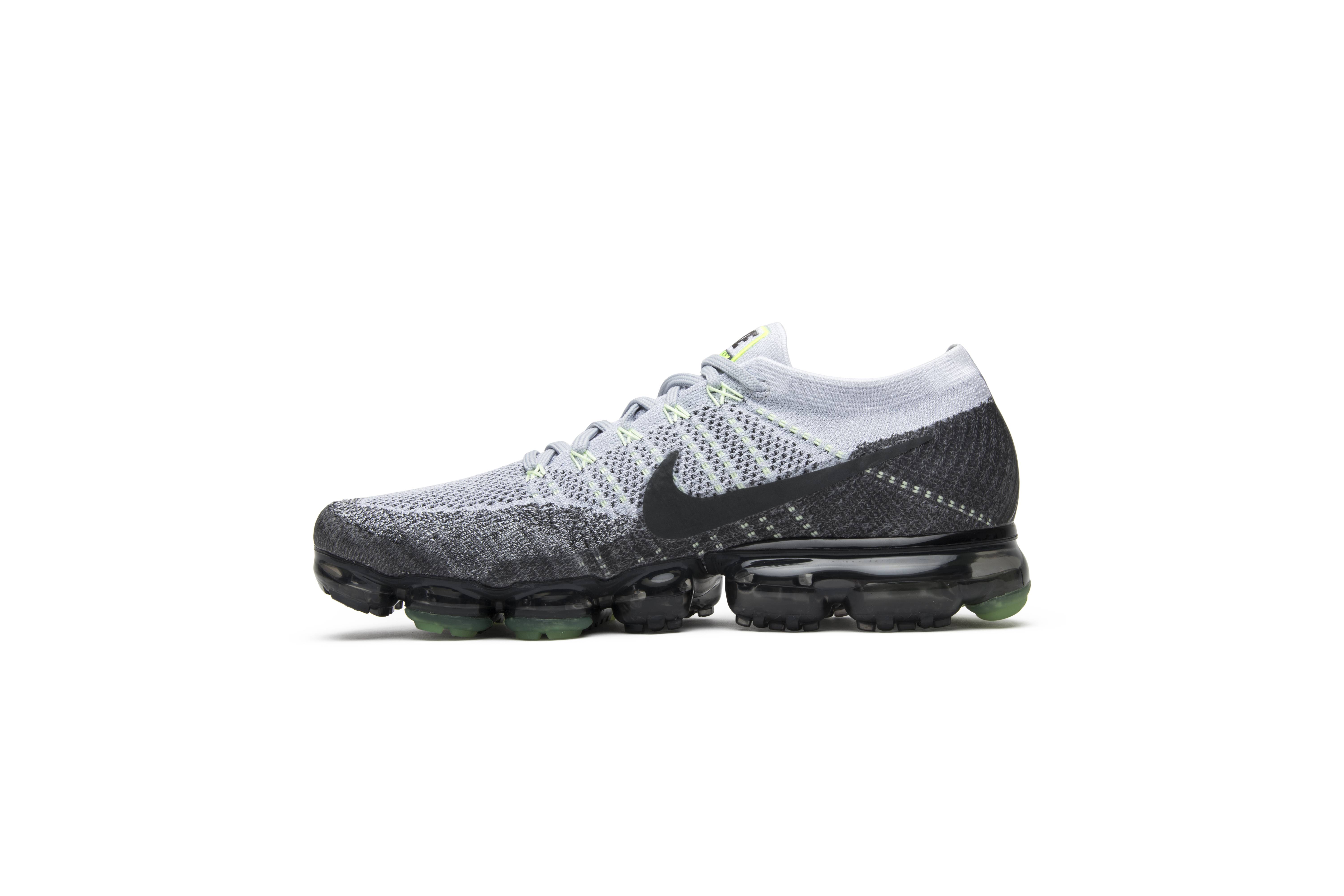 Lookbook Nike Air VaporMax Kelabu Neon 922915-002