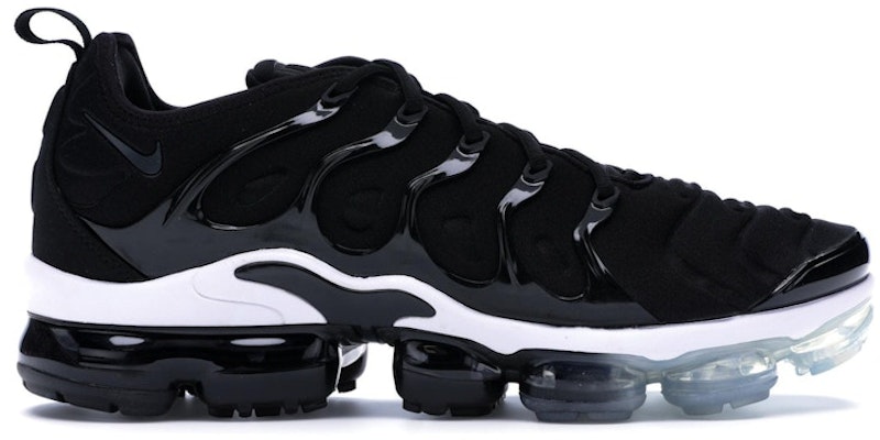 Nike vapormax plus women's black and white sales