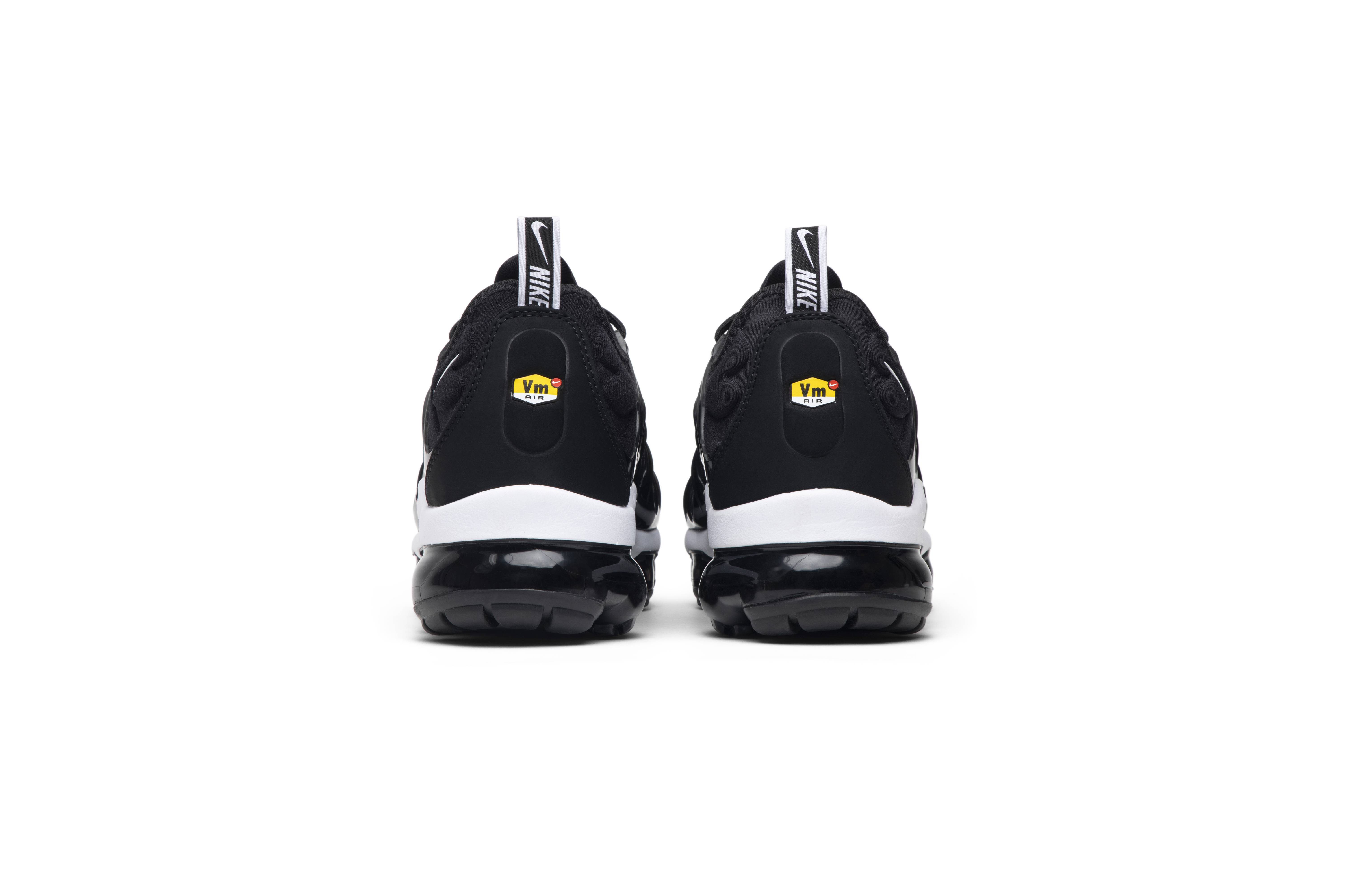 Vapormax plus overbranding black sale
