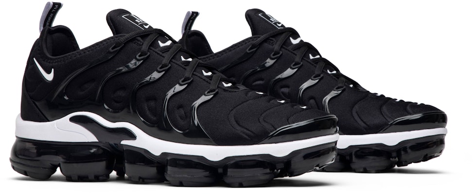 Nike air vapormax plus overbranding black hotsell