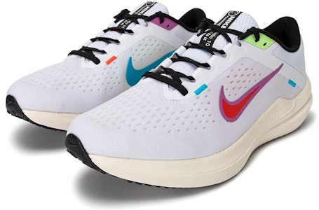 Sepatu Lari Nike AIR WINFLO 10 SE 'Putih' FJ1053-100 Lookbook Sepatu Lari Nike AIR WINFLO 10 SE 'Putih' FJ1053-100