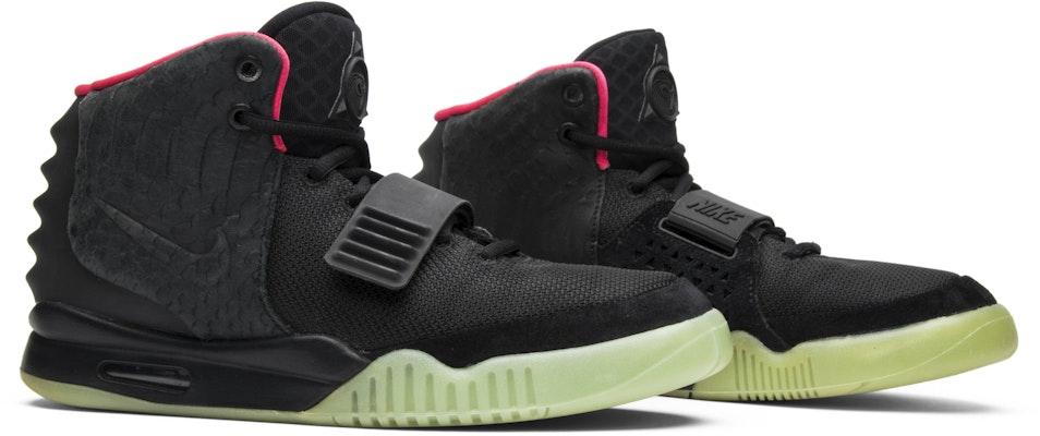 Nike sales yeezy hitam