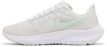 (W) Nike Air Zoom Pegasus 39 'Pure Platinum Barely Green' Lelaki/Wanita Malaysia DH4072-102 Lookbook (W) Nike Air Zoom Pegasus 39 'Pure Platinum Barely Green' Lelaki/Wanita Malaysia DH4072-102