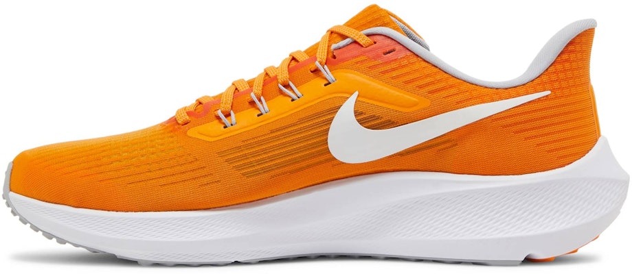 Nike Air Zoom Pegasus 39 '田納西州' DR1975-800 Lookbook Nike Air Zoom Pegasus 39 '田納西州' DR1975-800