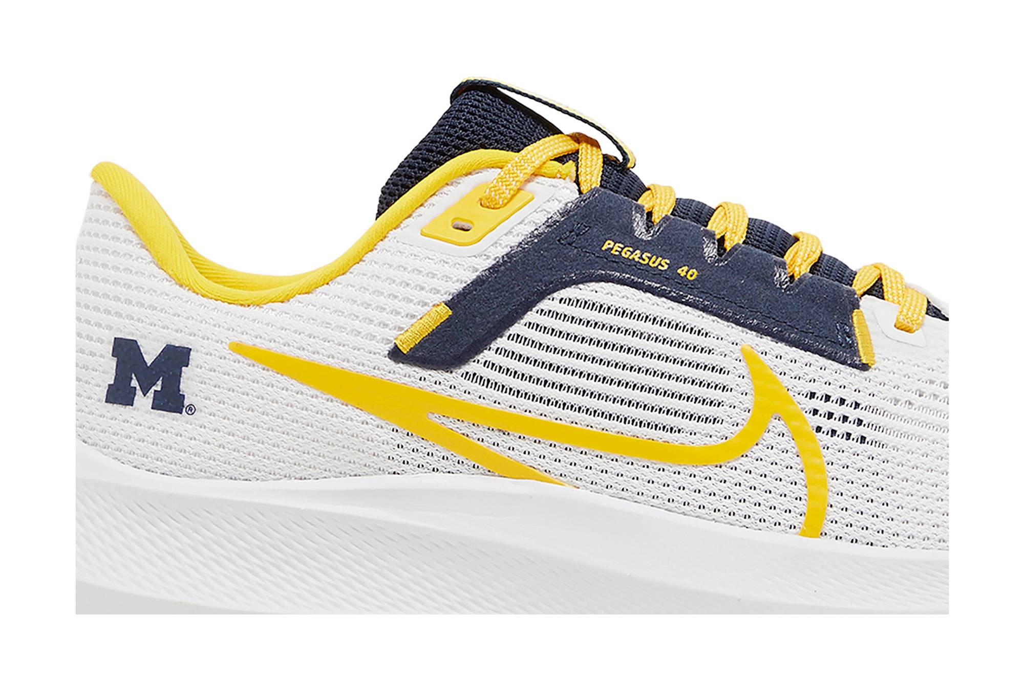 Order 나이키 에어 줌 페가수스 40 '미시간' DZ6001-100