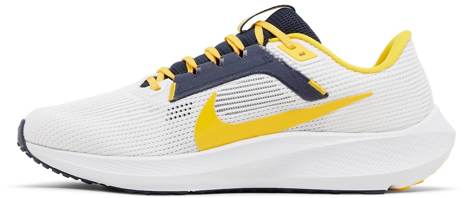 나이키 에어 줌 페가수스 40 '미시간' DZ6001-100 Lookbook 나이키 에어 줌 페가수스 40 '미시간' DZ6001-100