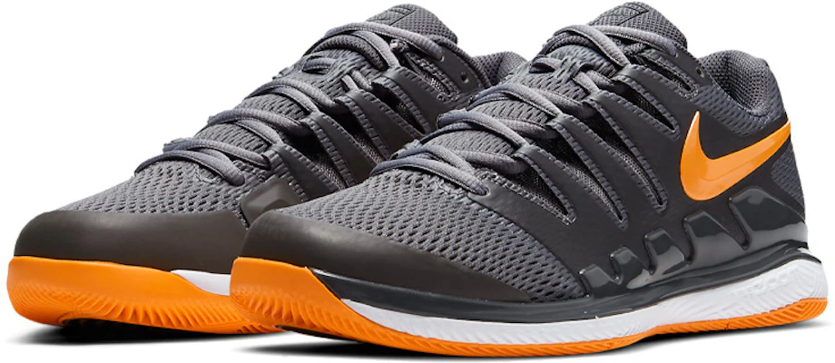 Nike Air Zoom Vapor X ''Grigio Scuro Metallizzato Arancione'' AA8030-014 Lookbook Nike Air Zoom Vapor X ''Grigio Scuro Metallizzato Arancione'' AA8030-014