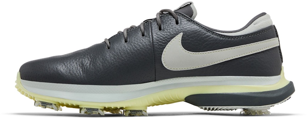 Nike Air Zoom Victory Tour 3 'Kelabu Besi Perak Terang' DV6798-001 Lookbook Nike Air Zoom Victory Tour 3 'Kelabu Besi Perak Terang' DV6798-001