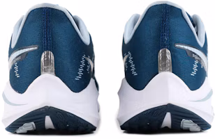 Shop Nike Air Zoom Vomero 14 低筒 跑步鞋 男款 藍白