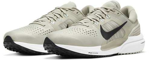 ナイキ エア ズーム ボメロ 15 グレー/ブラック CU1855-200 Lookbook ナイキ エア ズーム ボメロ 15 グレー/ブラック CU1855-200