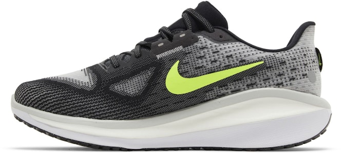 Nike Air Zoom Vomero 17 'Hitam Volt' FB1309-001 Lookbook Nike Air Zoom Vomero 17 'Hitam Volt' FB1309-001