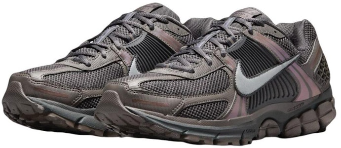 Nike Air Zoom Vomero 5 'Cave Stone' Pria/Wanita Sepatu Olahraga HF5493-201 Lookbook Nike Air Zoom Vomero 5 'Cave Stone' Pria/Wanita Sepatu Olahraga HF5493-201