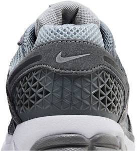 耐克Air Zoom Vomero 5 '冷灰' HF1553-003 Sizing 耐克Air Zoom Vomero 5 '冷灰' HF1553-003