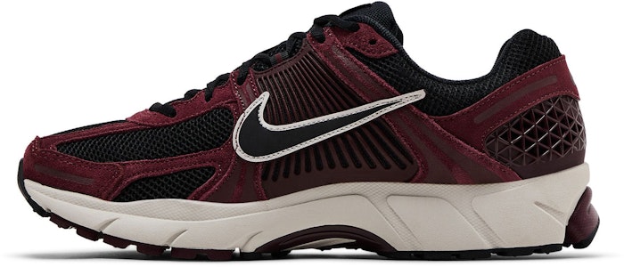 Nike Air Zoom Vomero 5 'Dark Team Red' Sepatu Sneakers Pria/Wanita HF1553-601 Lookbook Nike Air Zoom Vomero 5 'Dark Team Red' Sepatu Sneakers Pria/Wanita HF1553-601