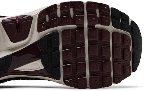 Nike Air Zoom Vomero 5 'Dark Team Red' Sepatu Sneakers Pria/Wanita HF1553-601 Purchase Nike Air Zoom Vomero 5 'Dark Team Red' Sepatu Sneakers Pria/Wanita HF1553-601