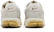 Details for Nike Air Zoom Vomero 5 'Light Bone Medium Olive' dalam Warna Tulang & Zaitun. FV0397-001