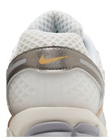 ナイキ エア ズーム ボメロ 5 "メタリック ピューター ゴールド" HJ7247-099 Sizing ナイキ エア ズーム ボメロ 5 "メタリック ピューター ゴールド" HJ7247-099