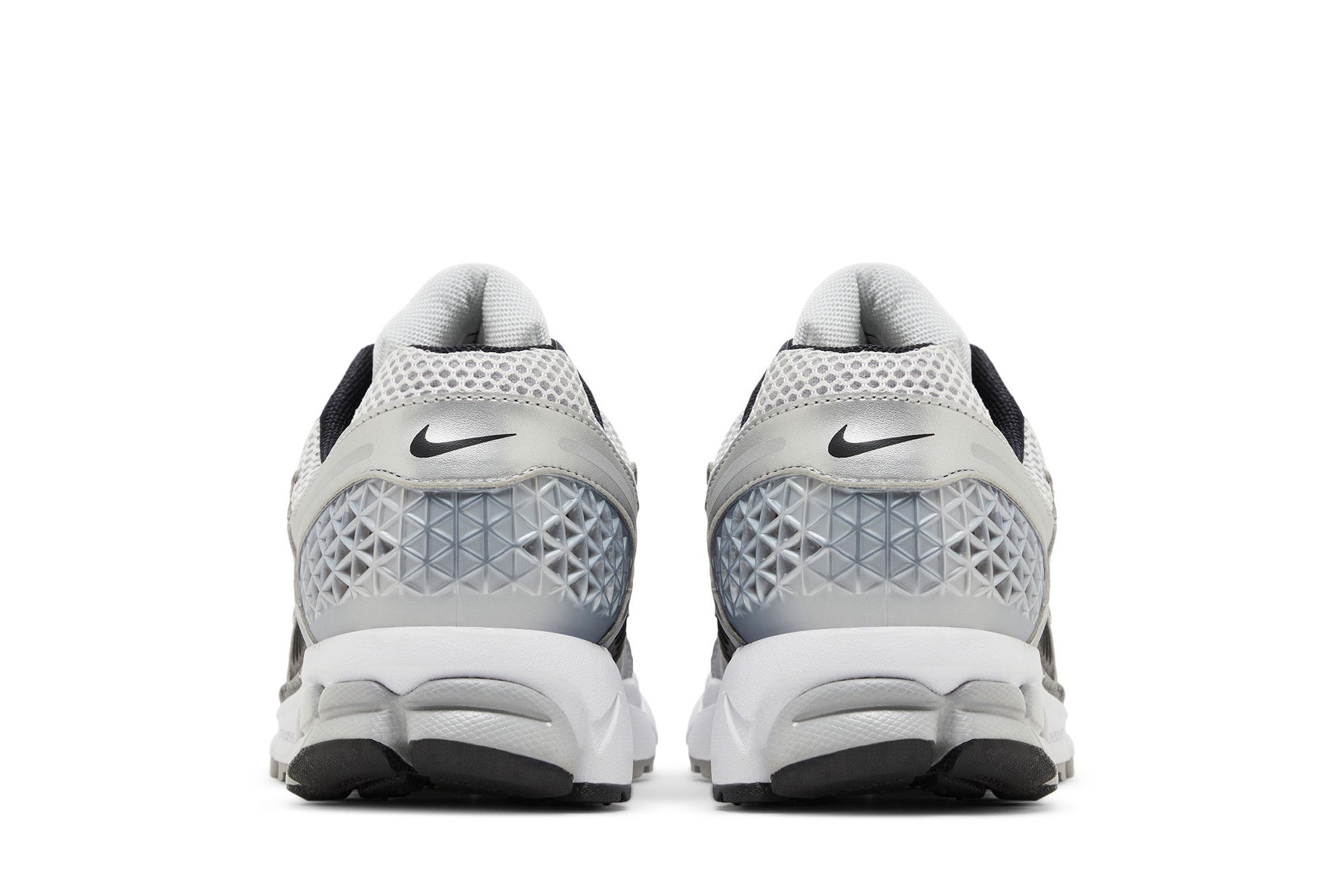 Sizing Nike Air Zoom Vomero 5 'Metallic Silver Black' FJ4151-004