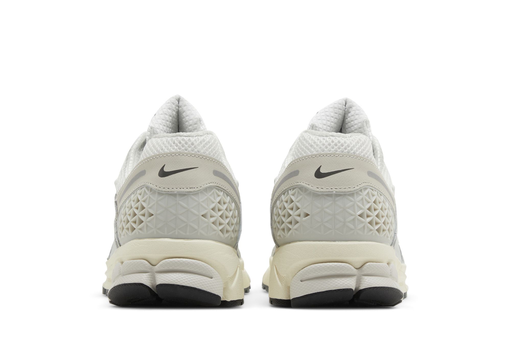 Sizing Nike Air Zoom Vomero 5 'Platinum Tint' HF0731-007