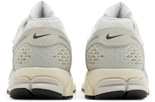 Nike Air Zoom Vomero 5 'Platinum Tint' Pria/Wanita Sneakers HF0731-007 Details for Nike Air Zoom Vomero 5 'Platinum Tint' Pria/Wanita Sneakers HF0731-007