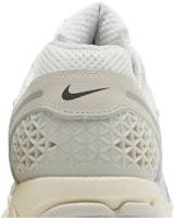 Nike Air Zoom Vomero 5 'Platinum Tint' Pria/Wanita Sneakers HF0731-007 Sizing Nike Air Zoom Vomero 5 'Platinum Tint' Pria/Wanita Sneakers HF0731-007