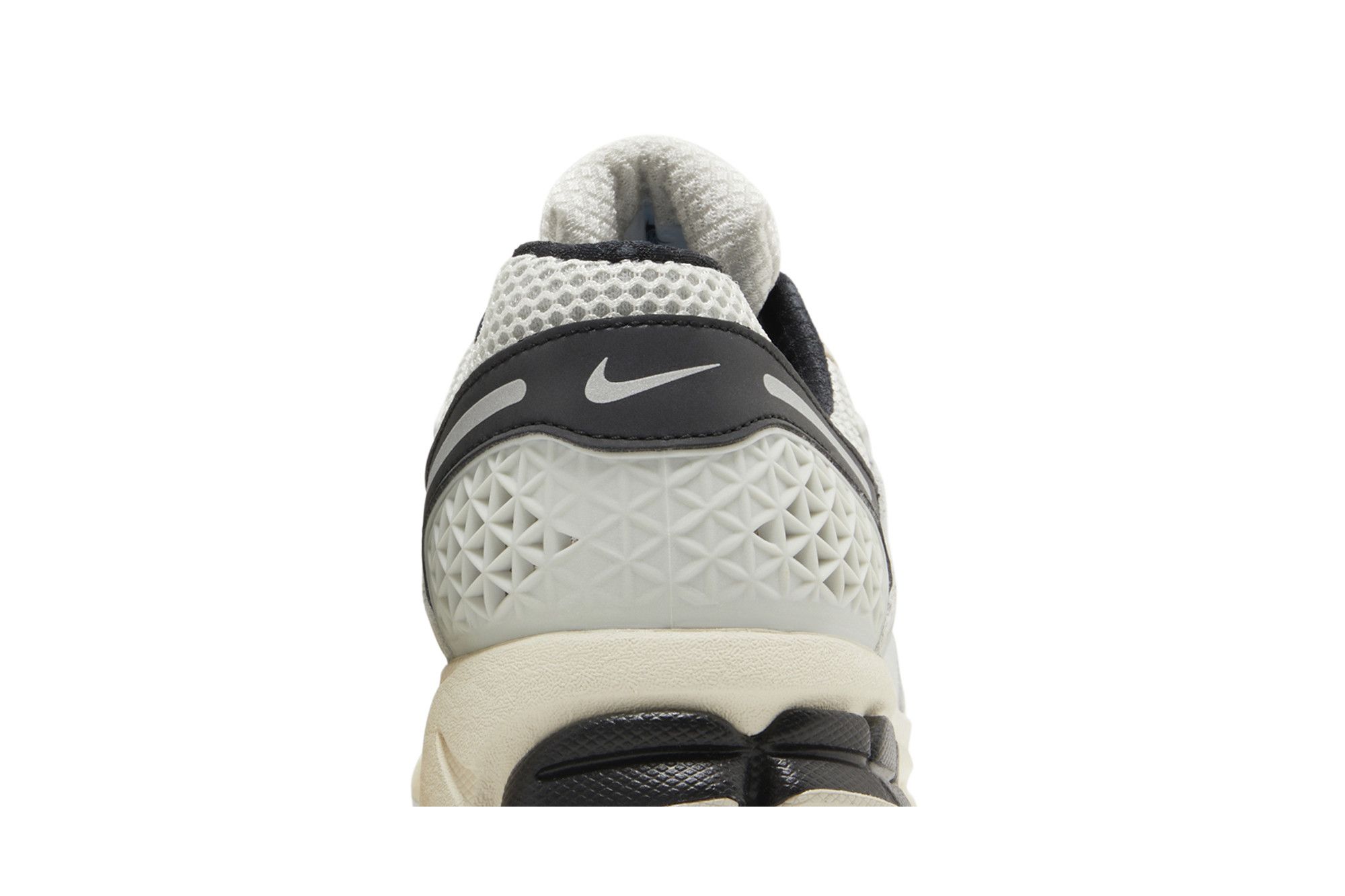 Cheap Nike Air Zoom Vomero 5 ''Supersonic'' Hardloopschoenen FN7649-110