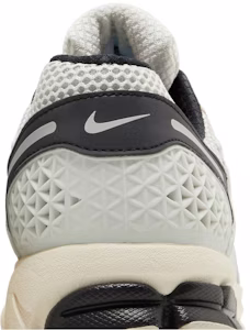 ナイキ エア ズーム ボメロ 5 "スーパーソニック" FN7649-110 Sizing ナイキ エア ズーム ボメロ 5 "スーパーソニック" FN7649-110