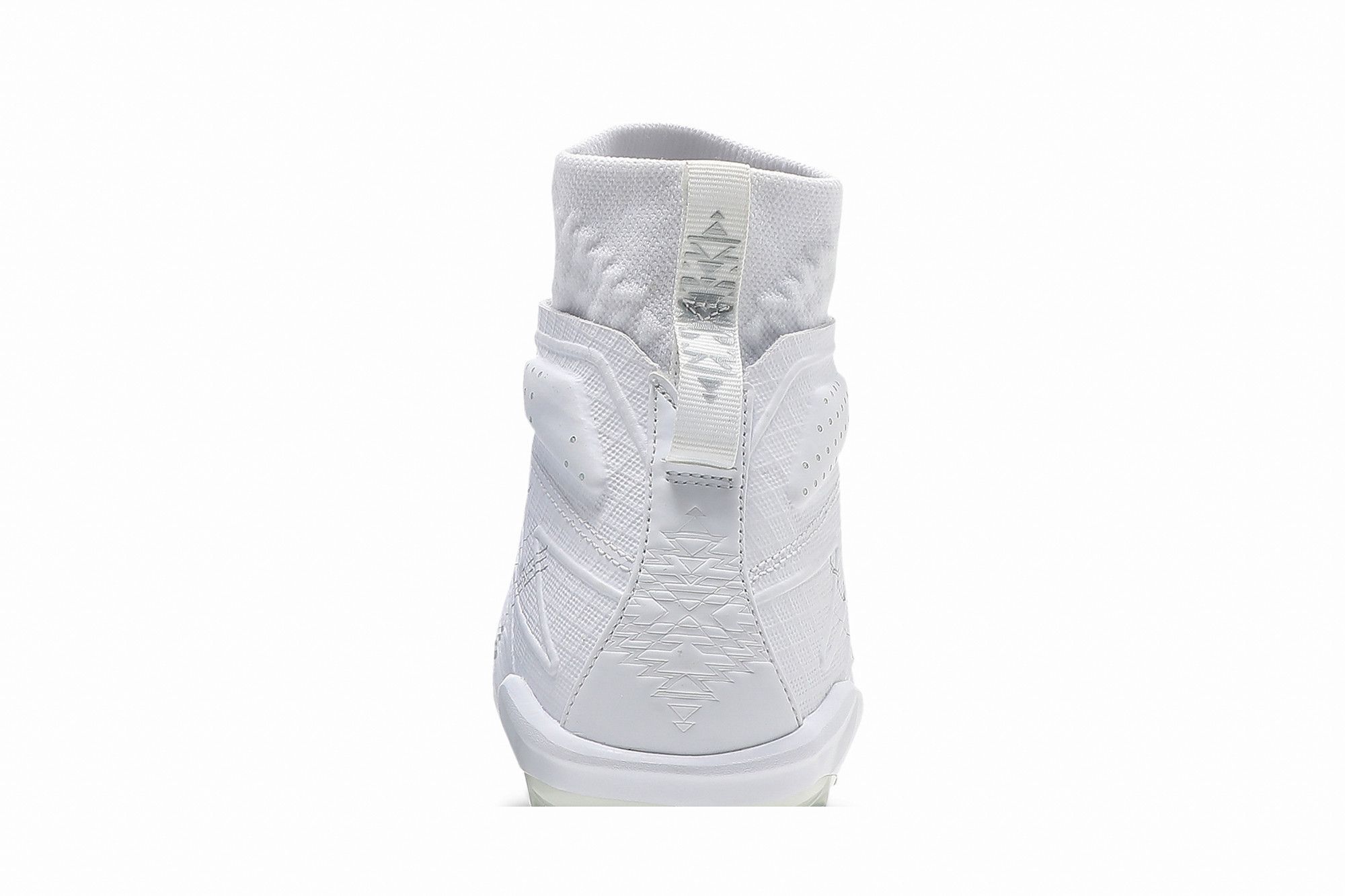 Sizing Nike Alpha Huarache 7 Elite ''Weiß Metallic Silber'' CJ0224-106