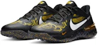Lookbook Nike Alpha Huarache Elite 3 Turf Premium ''Zwart Metallic Levendig Goud'' CV3561-001