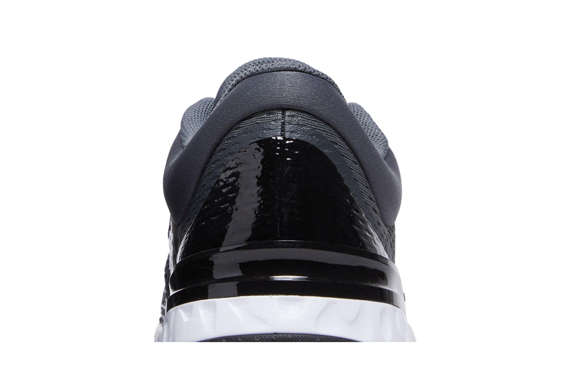 Sizing Nike Alpha Huarache Elite 4 TF ''Schwarz Weiß'' DJ6523-011