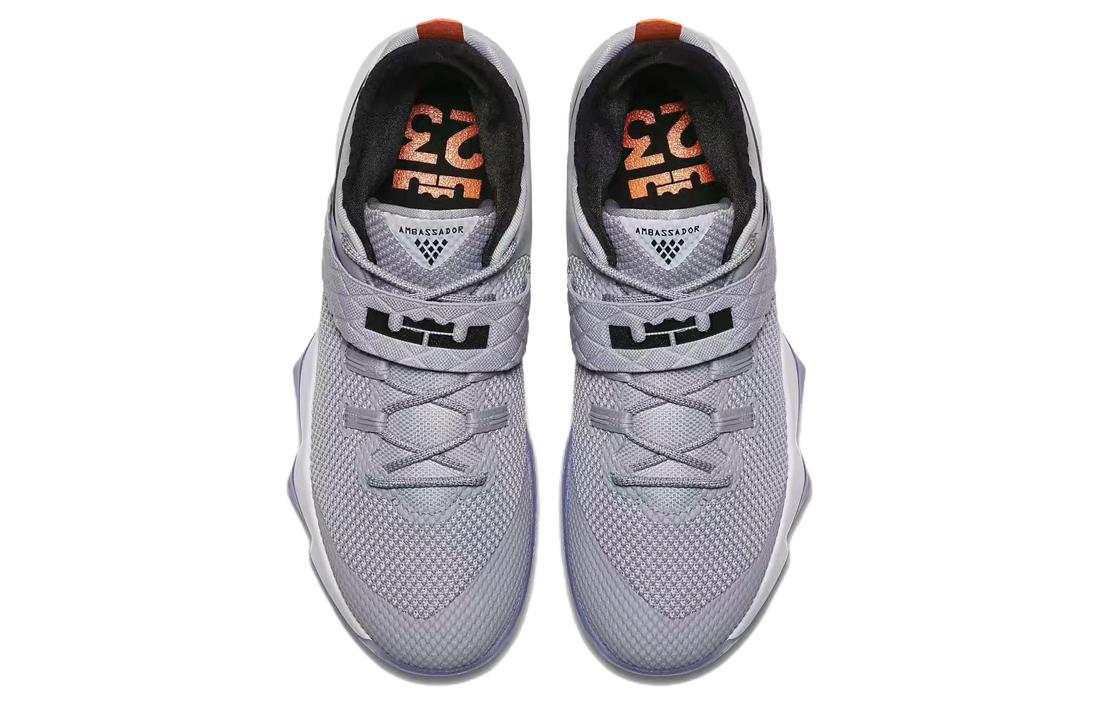 Lookbook Nike Ambassador 10 "Gris Loup" AH7580-002