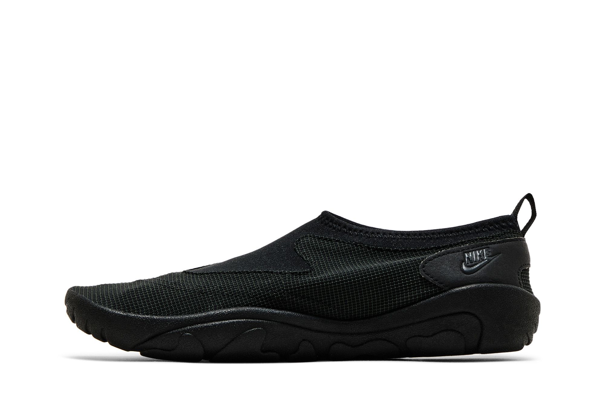 Shop 耐克Aqua Turf黑色暗夜配色运动鞋 FZ5627-001