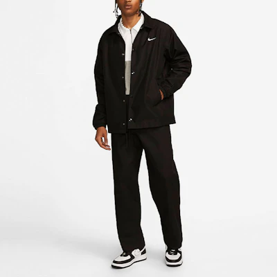 Nike Authentics Jaket Coach Warna Solid Hitam FD7844-010 Shop Nike Authentics Jaket Coach Warna Solid Hitam FD7844-010
