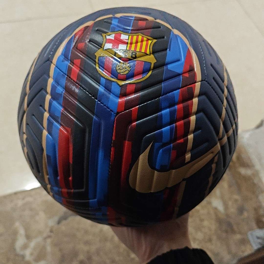 Shop Nike 巴塞隆納足球 白/藍/紅 PU 男女運動休閒 DJ9959410