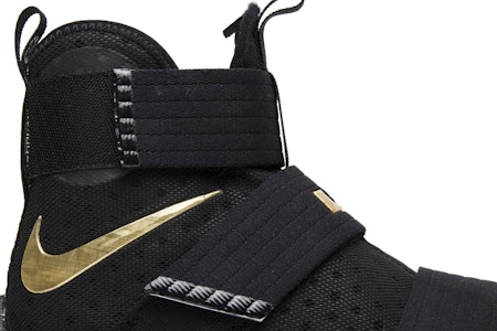 耐吉籃球系列:勒布朗·凱里四勝第七場『兩年冠軍套裝』925432-900 Lookbook 耐吉籃球系列:勒布朗·凱里四勝第七場『兩年冠軍套裝』925432-900