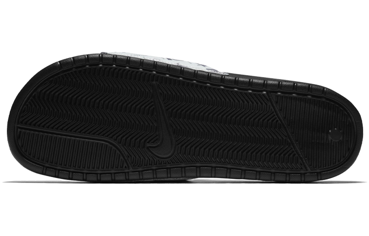 Shop Nike Benashi JDI Print 黑白印花 拖鞋
Nike Benashi JDI Print 黑白印花 拖鞋