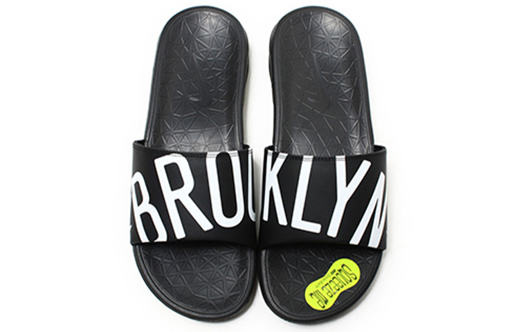 Lookbook Nike BENASSI SOLARSOFT NBA Slide 'Brooklyn Hitam' 917551-002