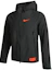 Shop Chaqueta Nike Negra con Capucha Tejida para Entrenamiento. DH1384-010
