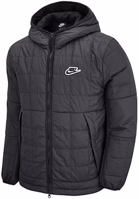 Chaqueta Nike Negra con Forro Polar, Relleno Sintético y Logo en el Gorro. DJ0434-010 Order Chaqueta Nike Negra con Forro Polar, Relleno Sintético y Logo en el Gorro. DJ0434-010