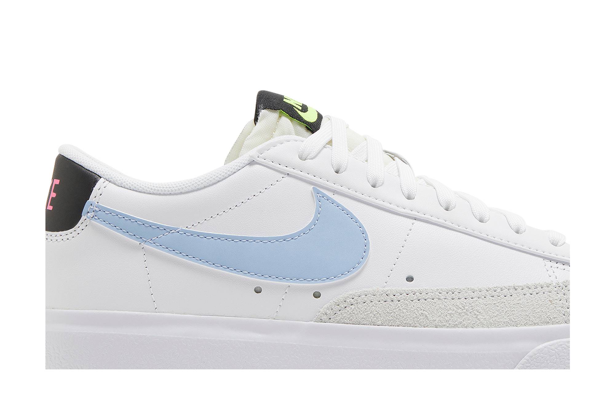 Order (W) Nike Blazer Low Platform 'Putih Cobalt Bliss' FJ0738-100