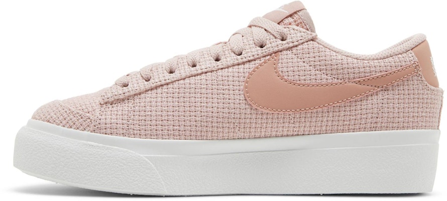 (W) Nike Blazer Low Platform Essential 'Pink Oxford Woven' Wanita DN0744-600 Lookbook (W) Nike Blazer Low Platform Essential 'Pink Oxford Woven' Wanita DN0744-600