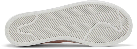 Shop (女性)耐吉Blazer Low Platform Essential 'Pink Oxford Woven' DN0744-600