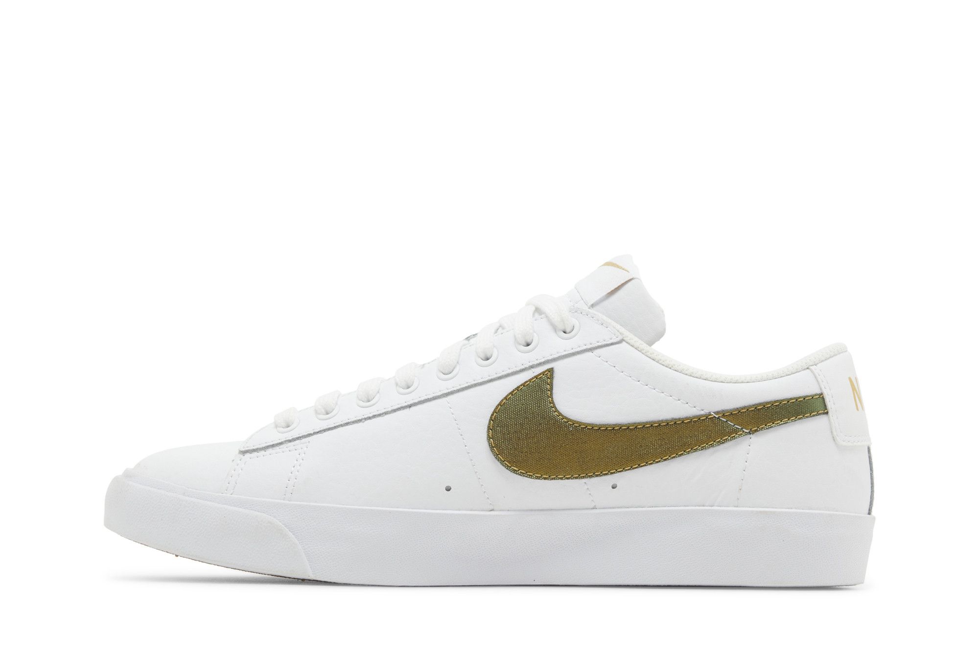 Lookbook Nike Blazer Low Premium 'Putih Emas Metalik' BQ7460-101
