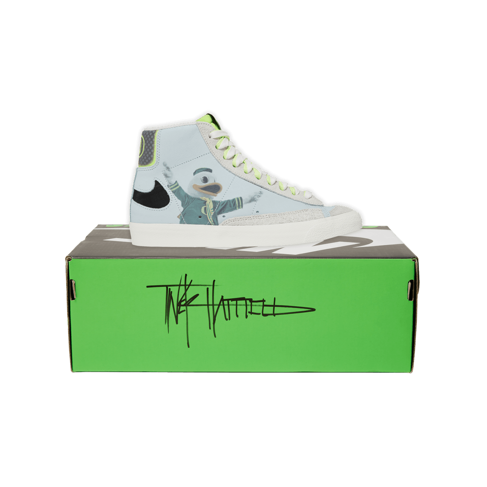 Nike Blazer Mid ’77 'University of Oregon Women's Basketball' Tinker Hatfield Signed Box FD0235-400-SIGNED-BOX