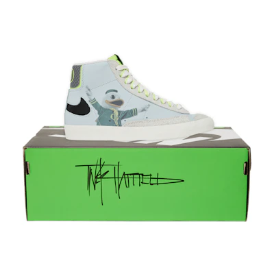 Nike Blazer Mid ’77 'University of Oregon Women's Basketball' Tinker Hatfield Signed Box