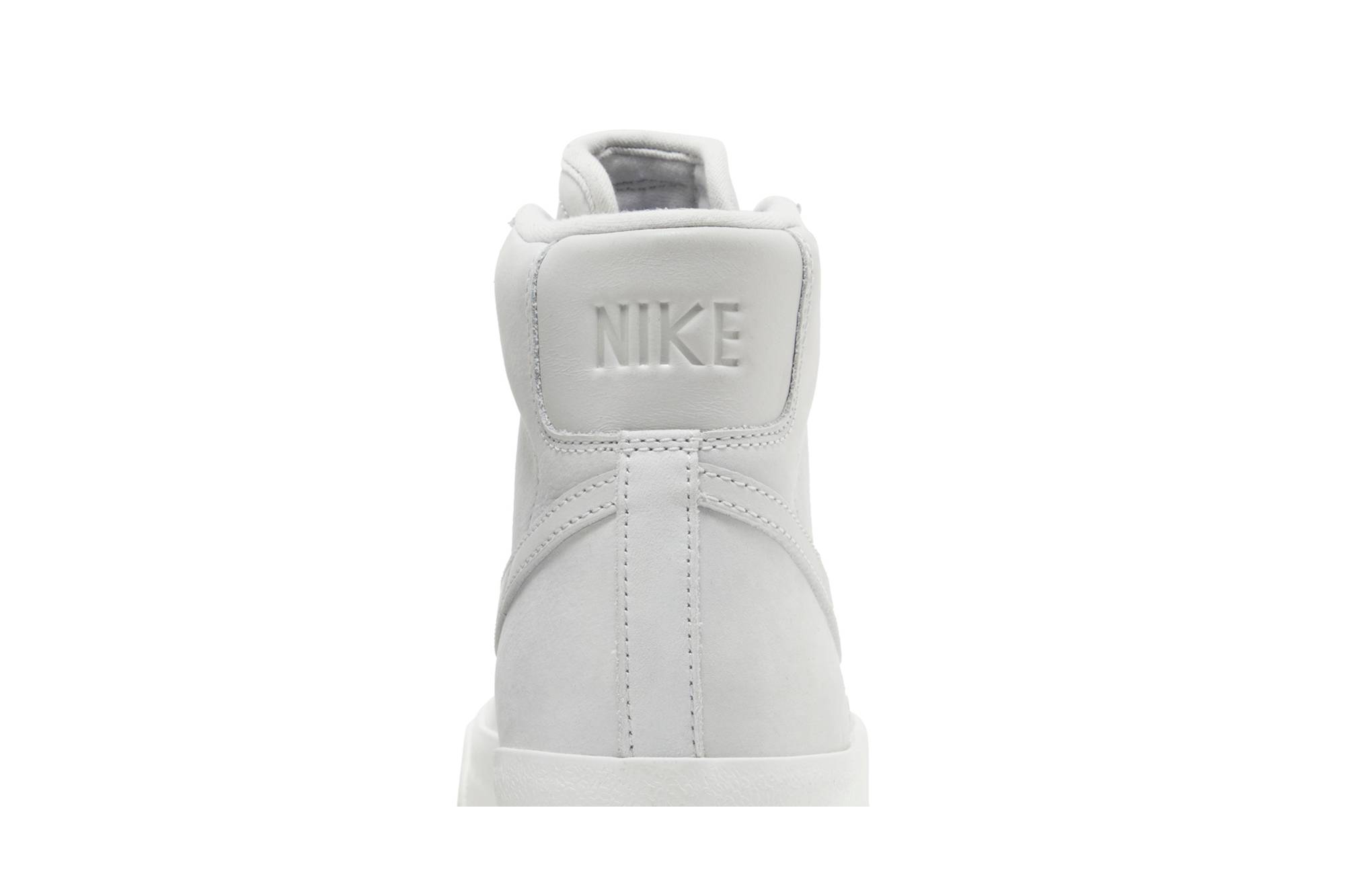 Sizing （女性）Nike Blazer Mid ’77 LX 'Photon Dust' DQ7572-001