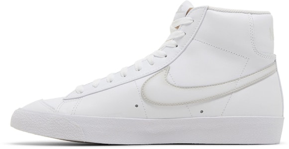 ナイキ ブレーザー MID '77 エアブラシ "フォトン ダスト" FD6924-100 Lookbook ナイキ ブレーザー MID '77 エアブラシ "フォトン ダスト" FD6924-100