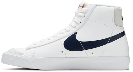 Nike Blazer Mid '77 Vintage 'Reverse Logo' Sepatu Pria - Logo Terbalik DA4651-100 Lookbook Nike Blazer Mid '77 Vintage 'Reverse Logo' Sepatu Pria - Logo Terbalik DA4651-100